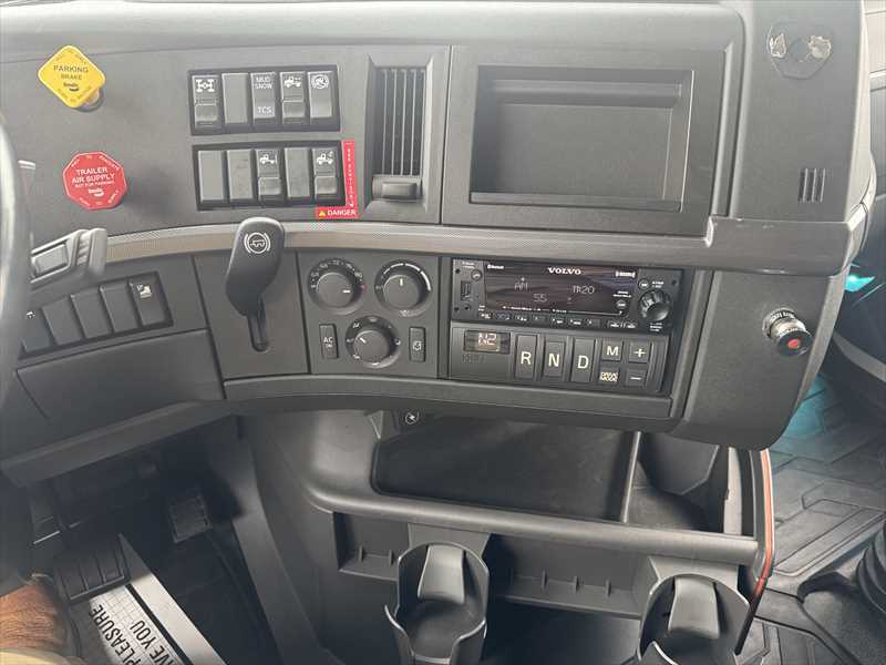 2023 Volvo  VNL64T760