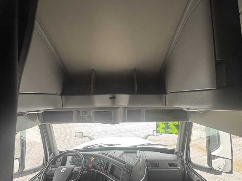 2023 Volvo  VNL64T760
