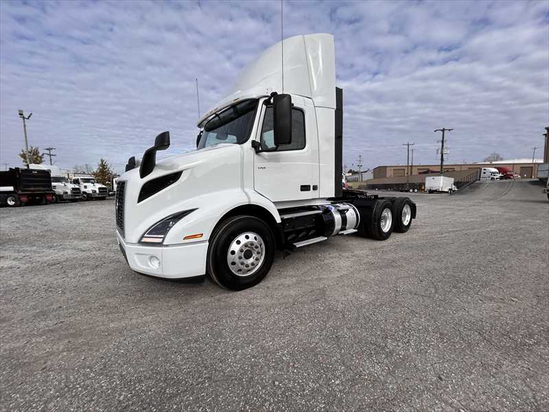 2024 Volvo  VNR64T300