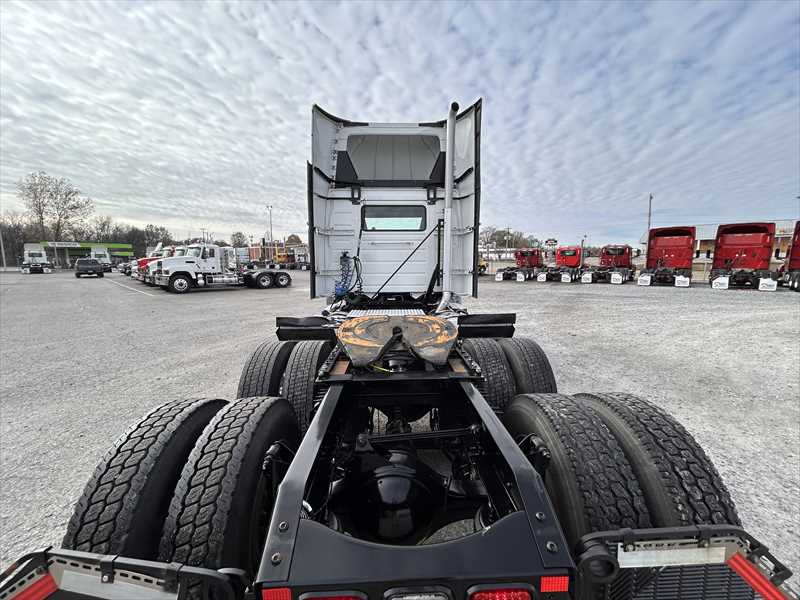 2024 Volvo  VNR64T300