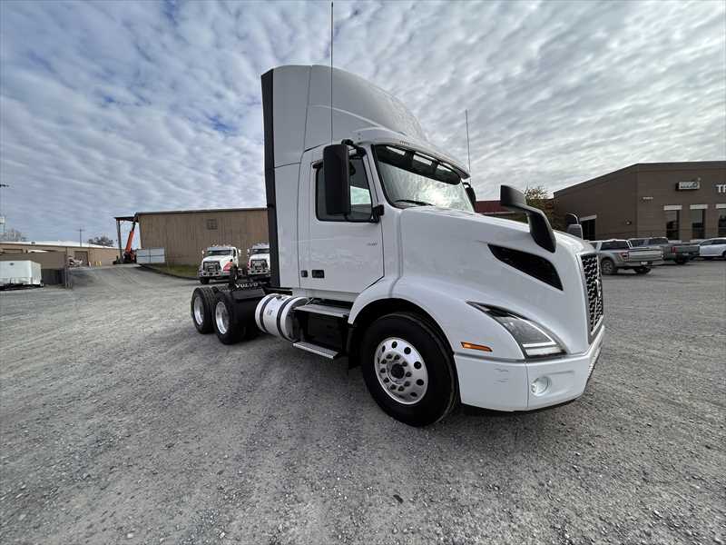 2024 Volvo  VNR64T300