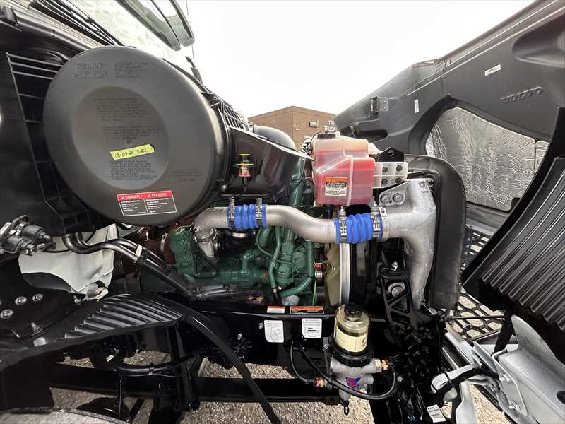 2024 Volvo  VNR64T300