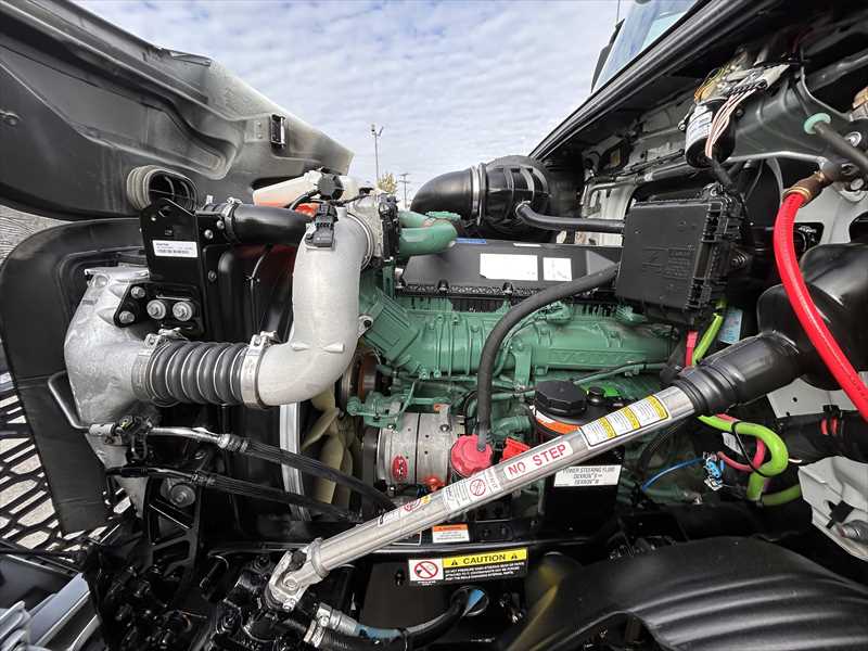 2024 Volvo  VNR64T300