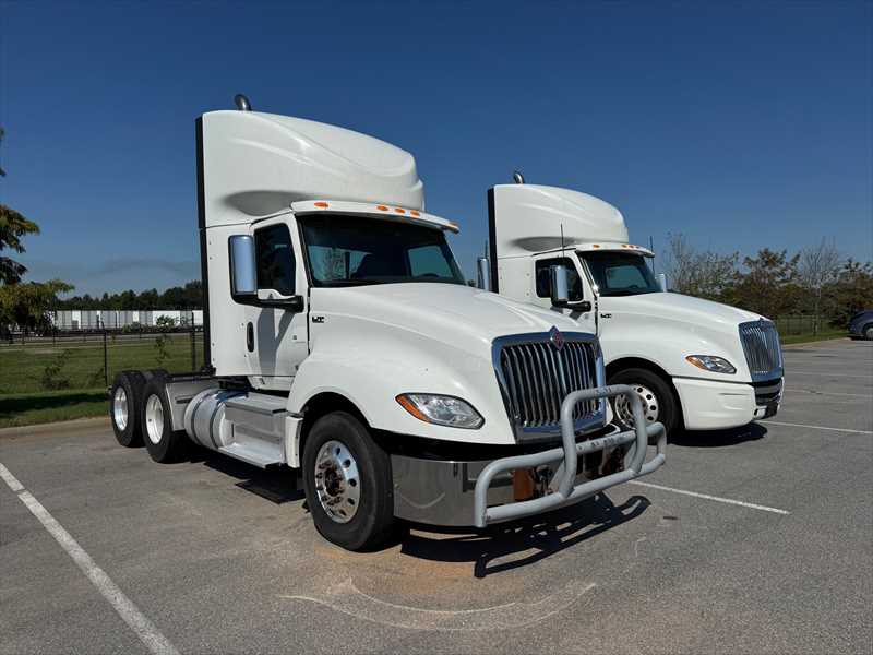 2019 International LT - image 1