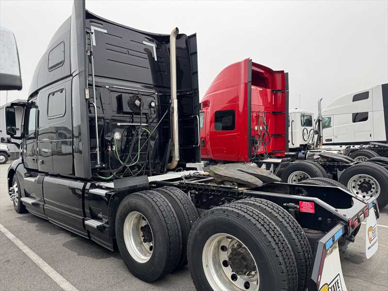 2023 Volvo  VNL64T860