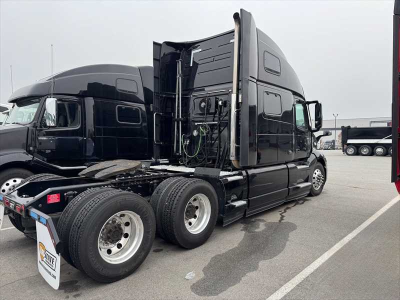 2023 Volvo  VNL64T860