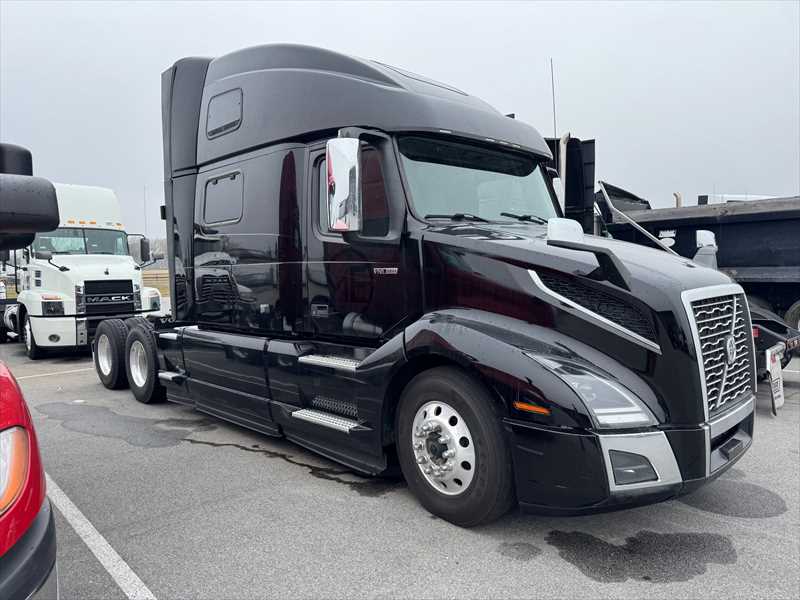 2023 Volvo  VNL64T860