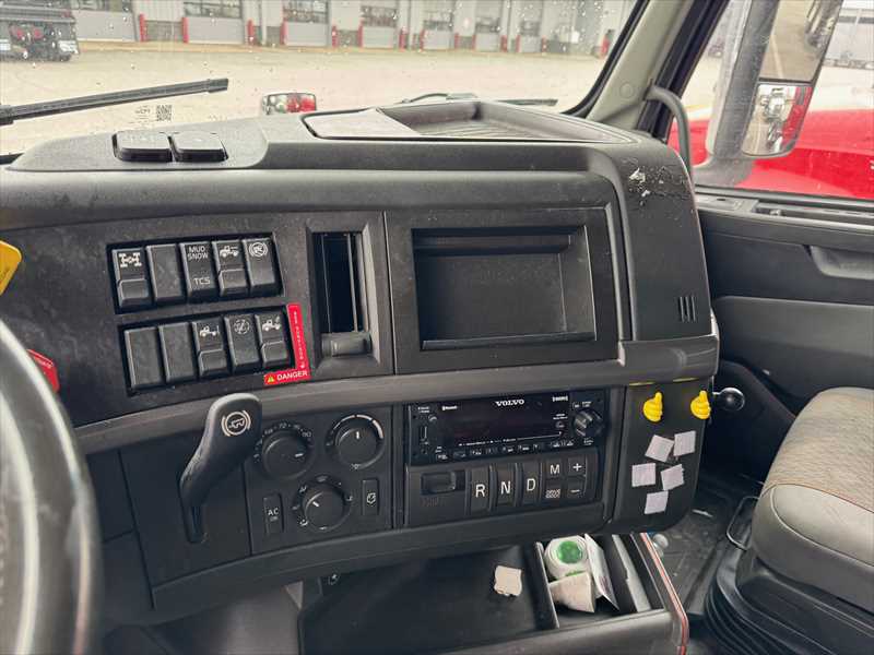 2023 Volvo  VNL64T860