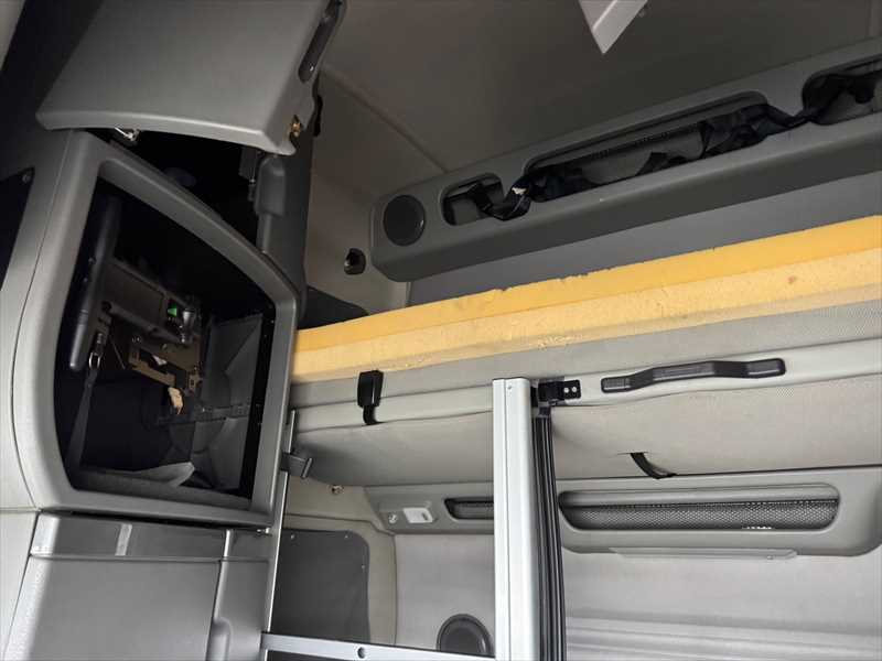 2023 Volvo  VNL64T860