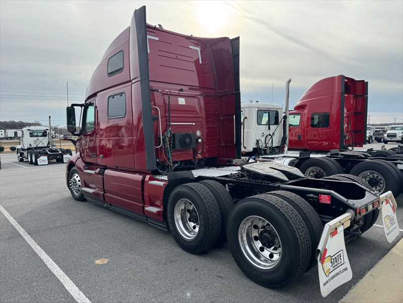 2022 Volvo  VNL64T860