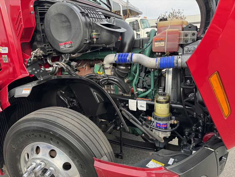 2022 Volvo  VNL64T860