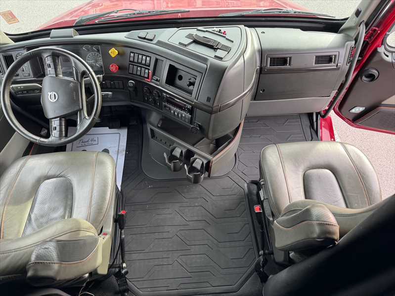 2022 Volvo  VNL64T860