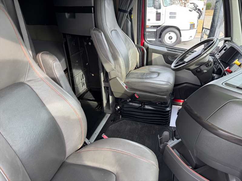 2022 Volvo  VNL64T860