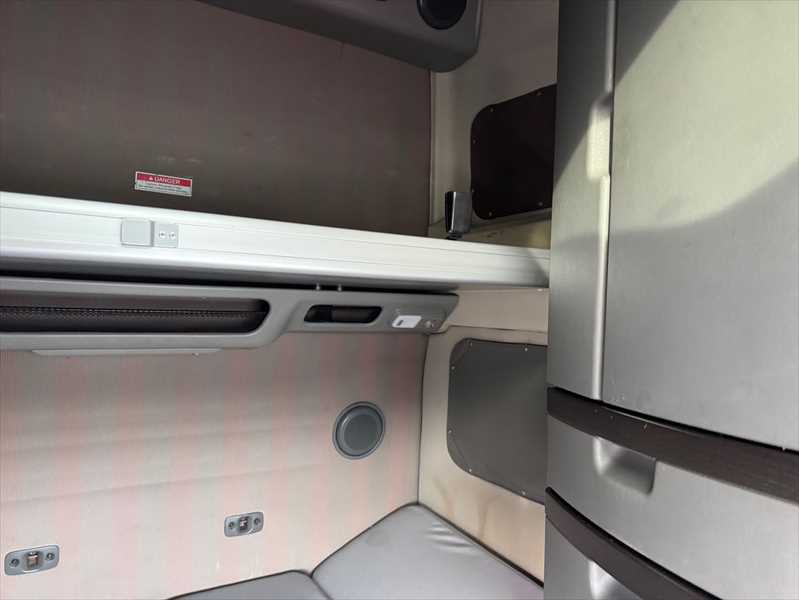 2022 Volvo  VNL64T860