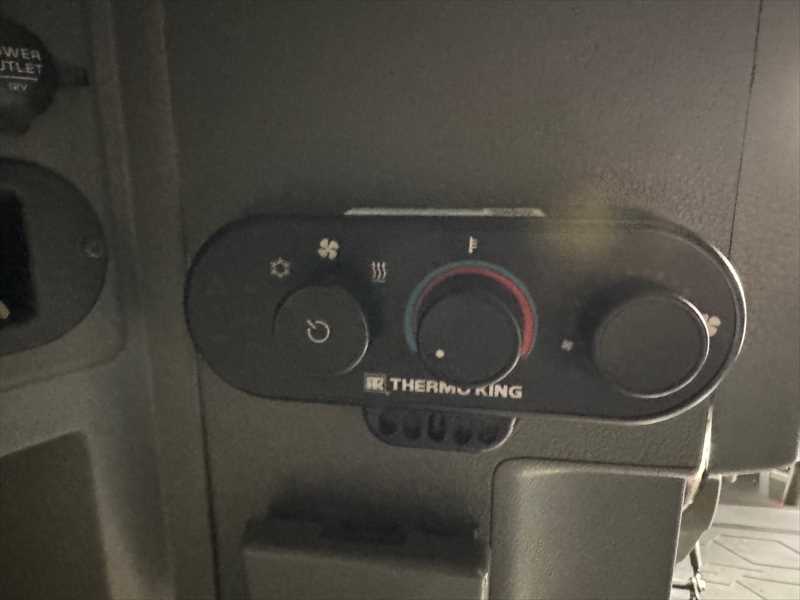 2022 Volvo  VNL64T860