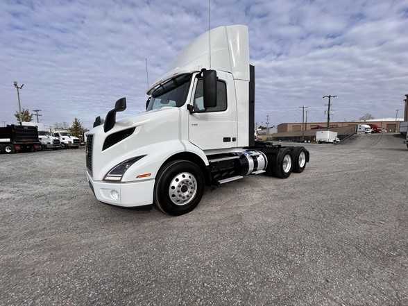 2024 Volvo  VNR64T300
