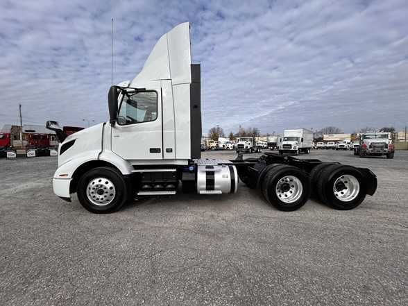 2024 Volvo  VNR64T300