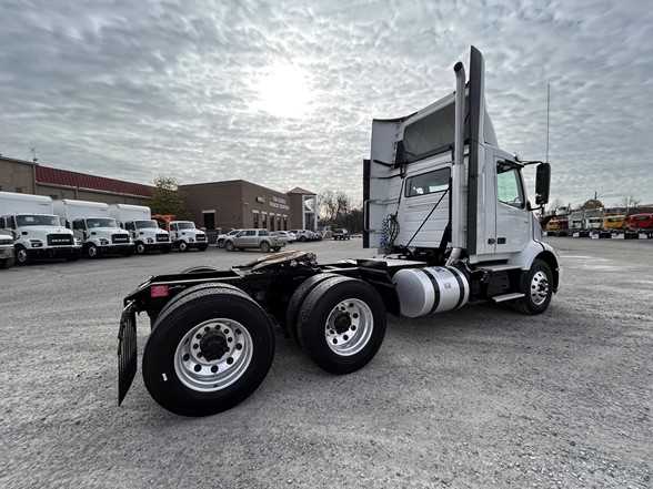2024 Volvo  VNR64T300
