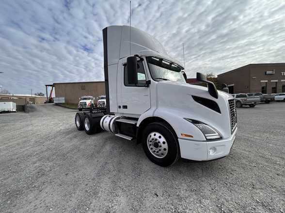 2024 Volvo  VNR64T300