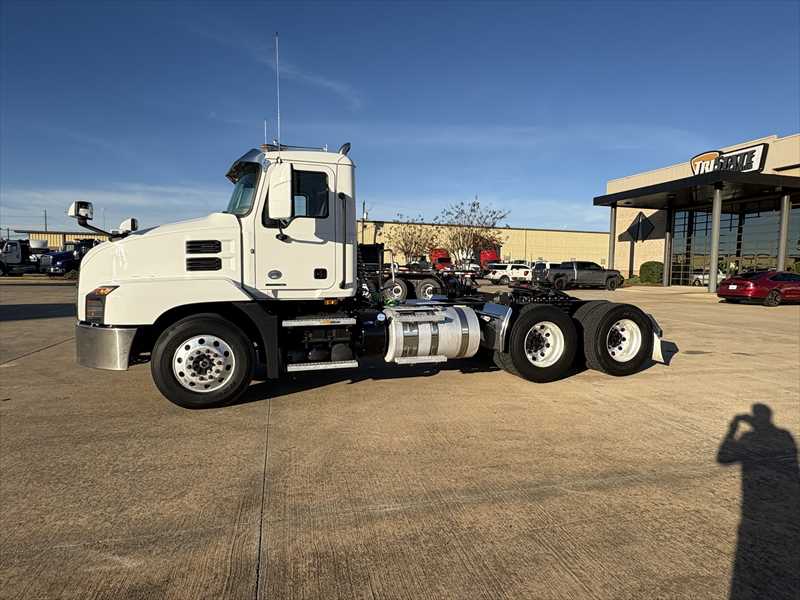 2022 Mack  AN64T