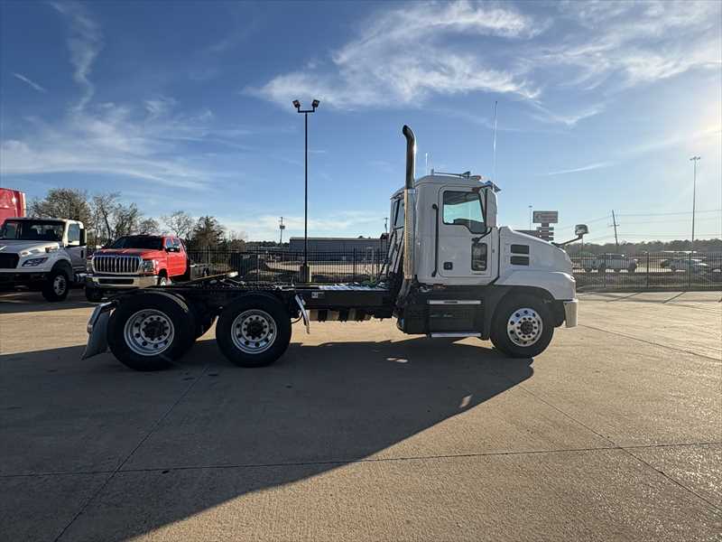 2022 Mack  AN64T