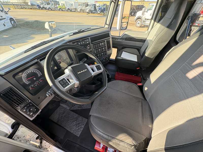 2022 Mack  AN64T