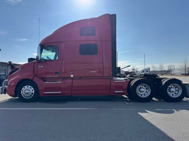2023 Volvo  VNL64T860