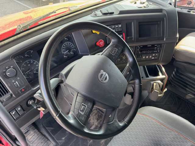 2023 Volvo  VNL64T860