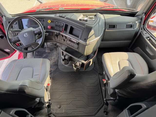 2023 Volvo  VNL64T860