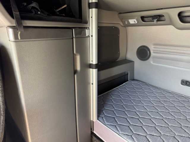 2023 Volvo  VNL64T860