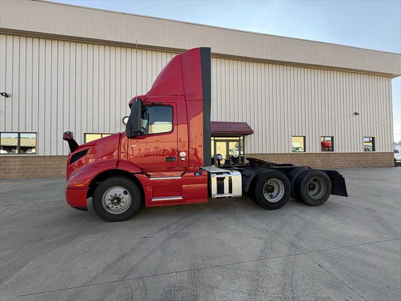 2021 Volvo - image 2