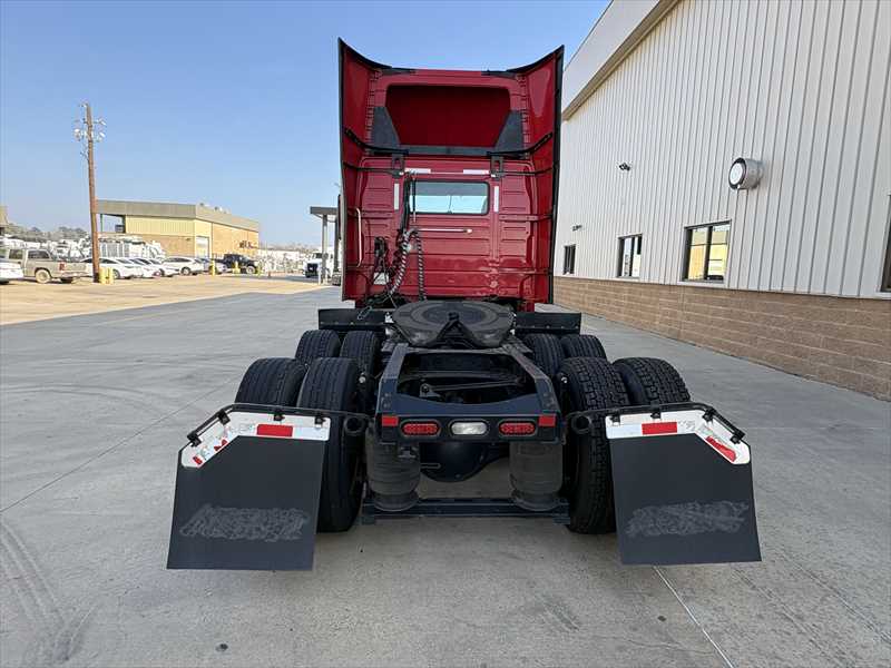 2021 Volvo - image 5