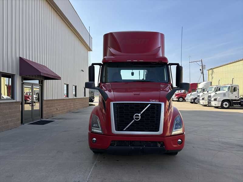 2021 Volvo - image 9