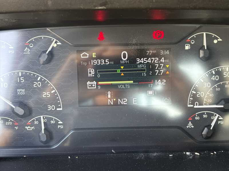 2021 Volvo - image 15