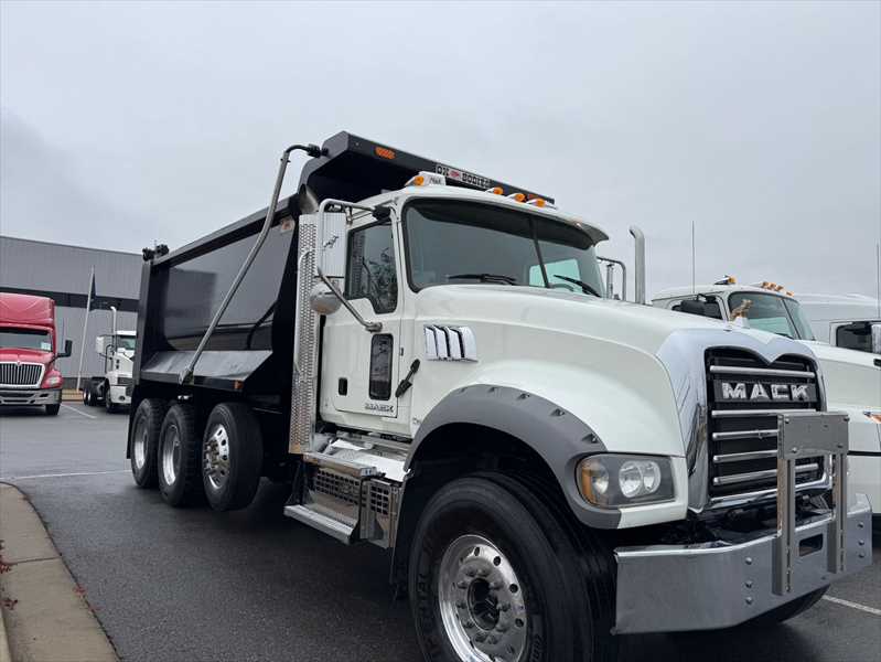 2018 Mack  GU713
