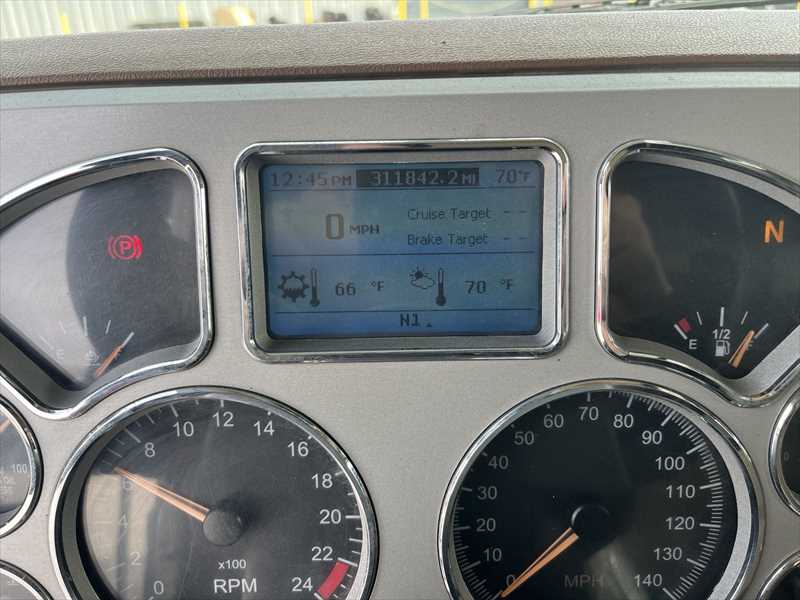 2018 Mack - image 11