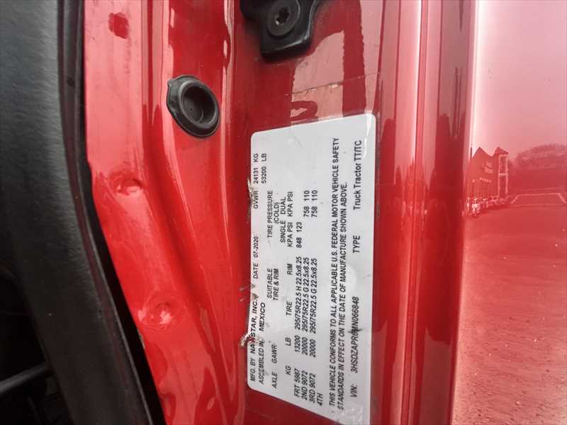 2021 International LT - image 9