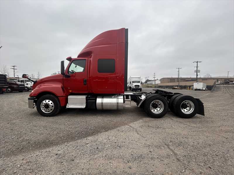 2021 International LT - image 2