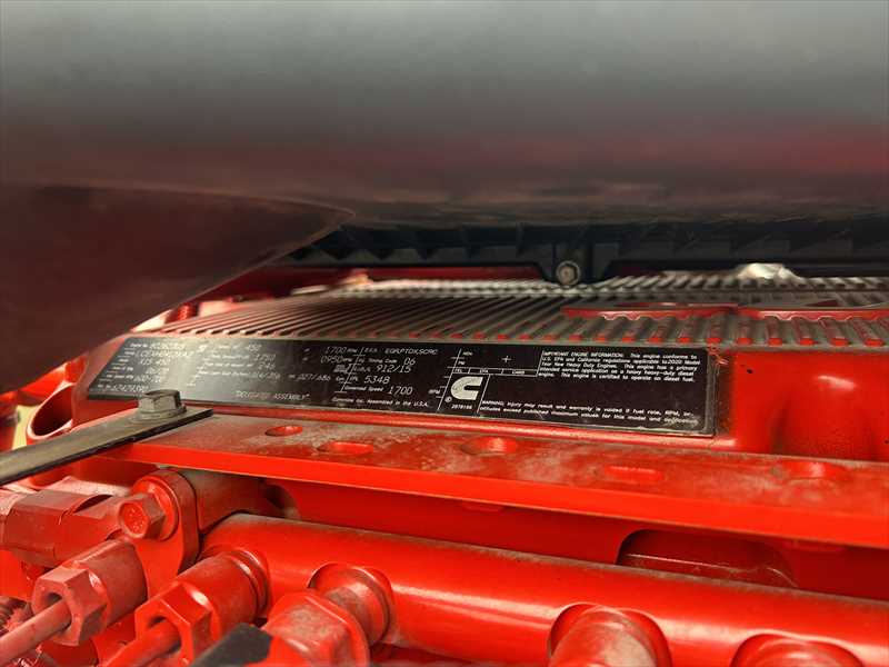 2021 International LT - image 12