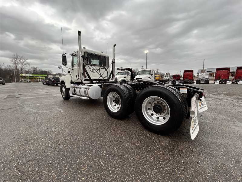 2019 Mack  PI64T