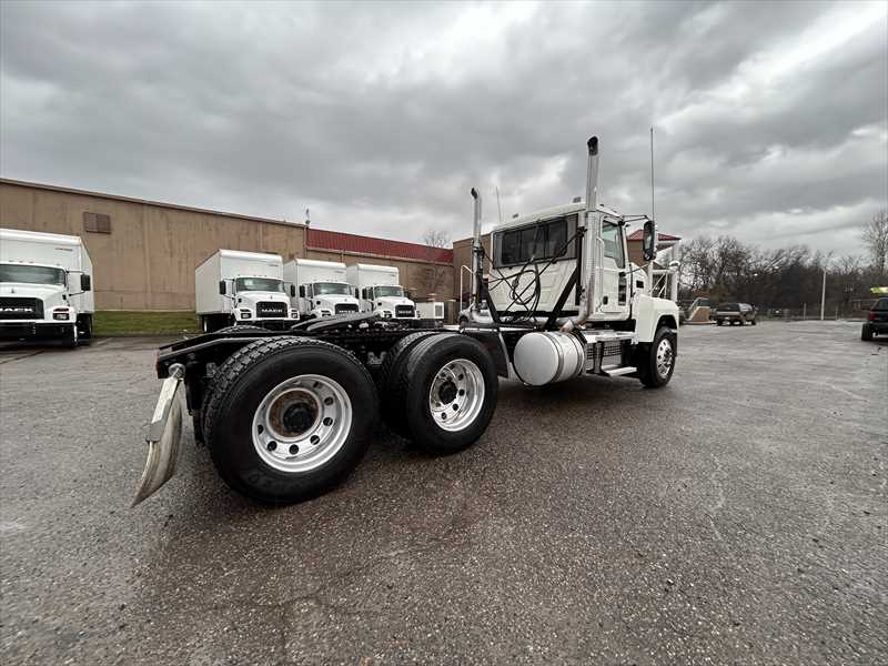 2019 Mack  PI64T