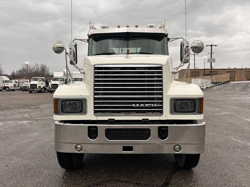 2019 Mack  PI64T