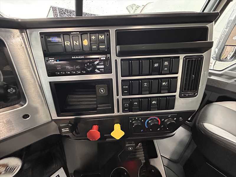 2019 Mack  PI64T