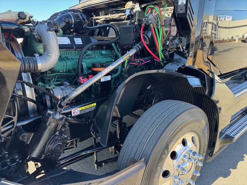 2023 Volvo - image 11