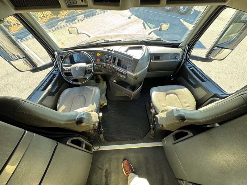 2023 Volvo - image 15