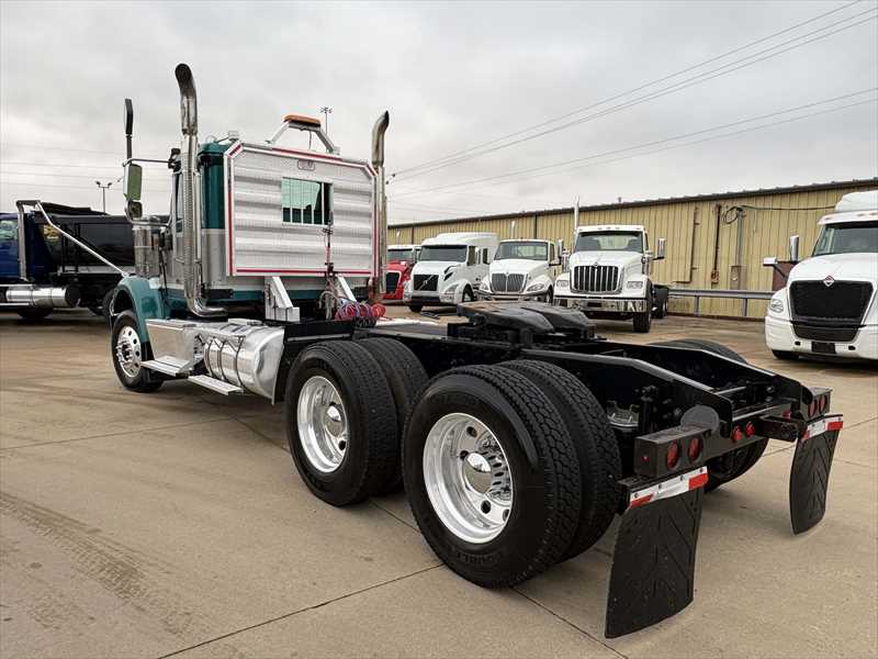 2021 International - image 2