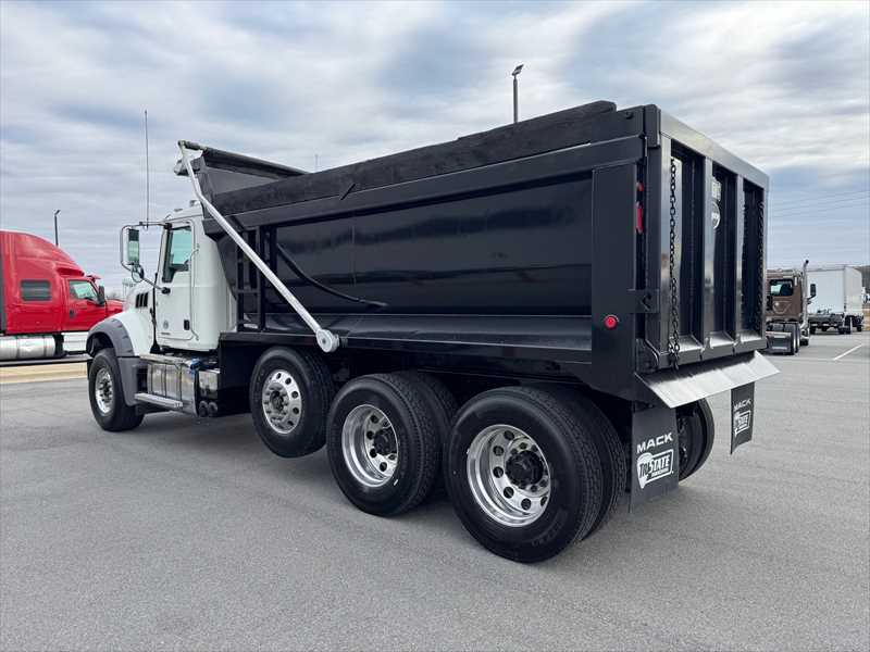 2019 Mack Granite - image 3
