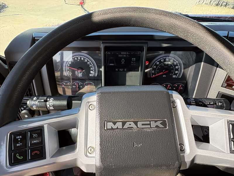 2020 Mack - image 10