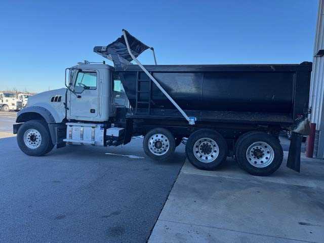 2020 Mack Granite - image 2