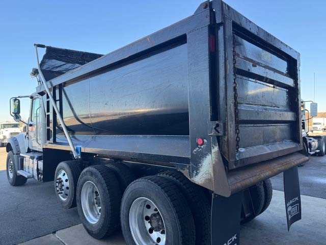 2020 Mack Granite - image 3